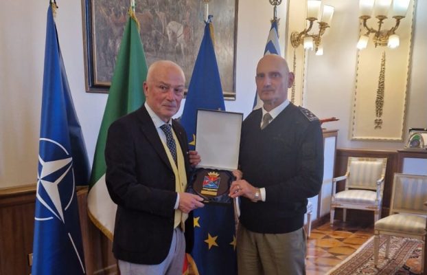 The President visits the Italian Chief of Defence Lieutenant General Luciano Portolano