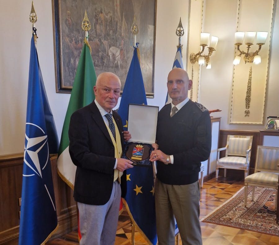 The President visits the Italian Chief of Defence Lieutenant General Luciano Portolano